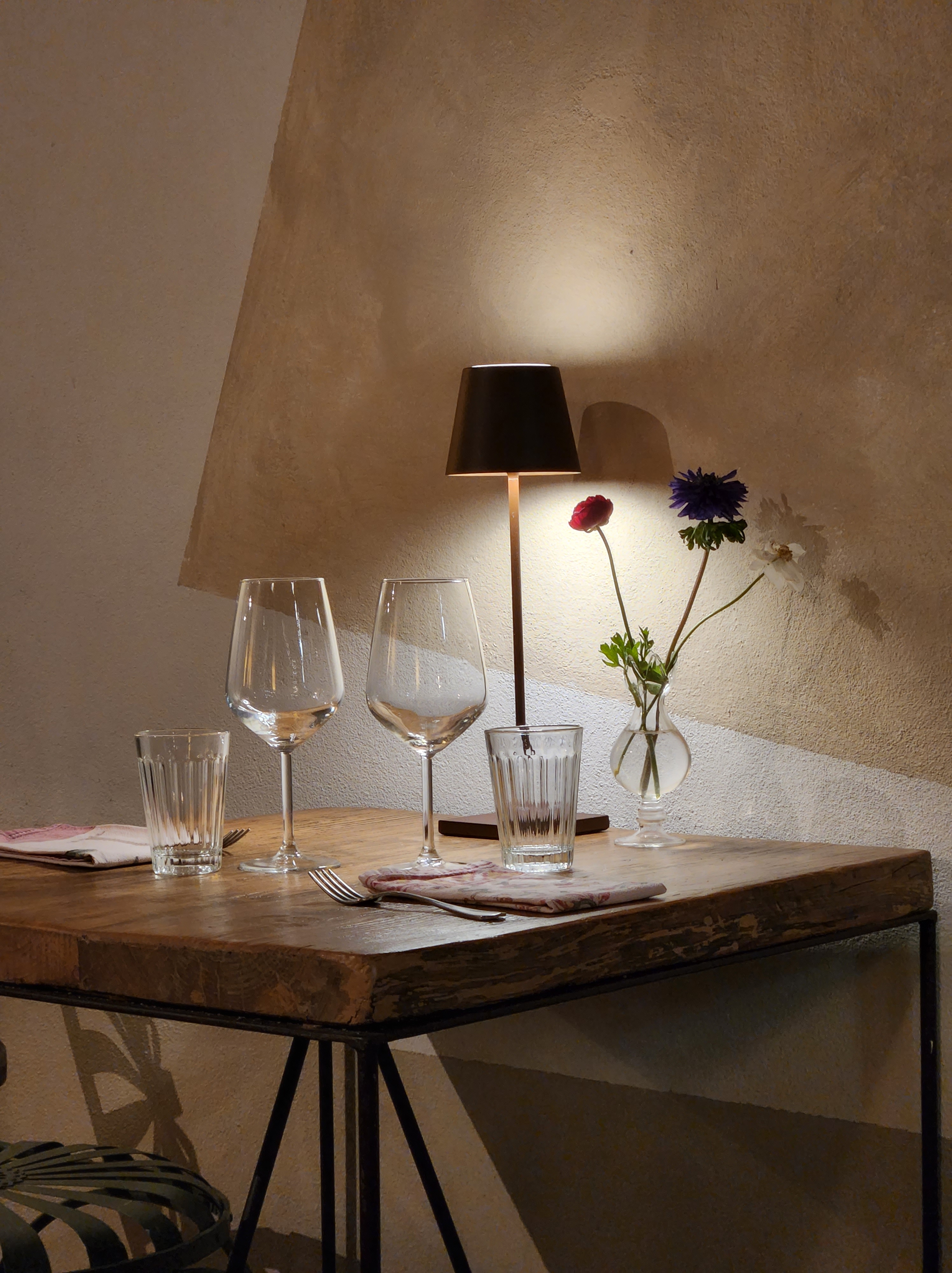 Empty table at Nugolo in Florence Italy