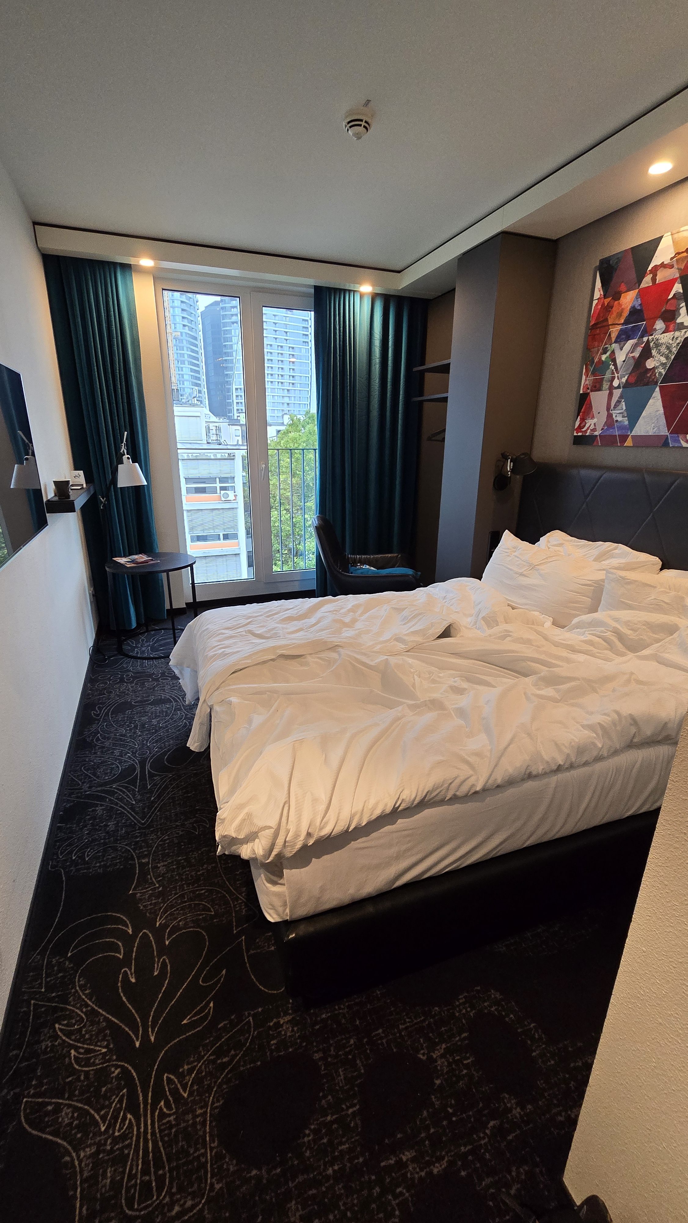 Motel One Frankfurt Bed