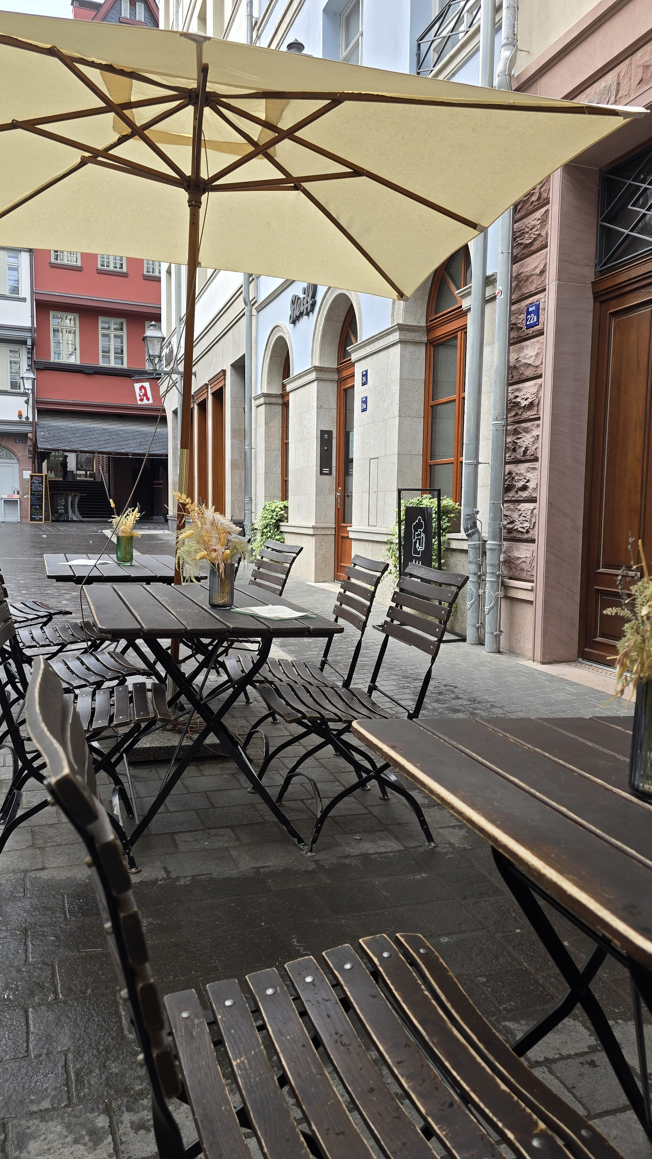Hoppenworth and Ploch Outdoor Seating Frankfurt